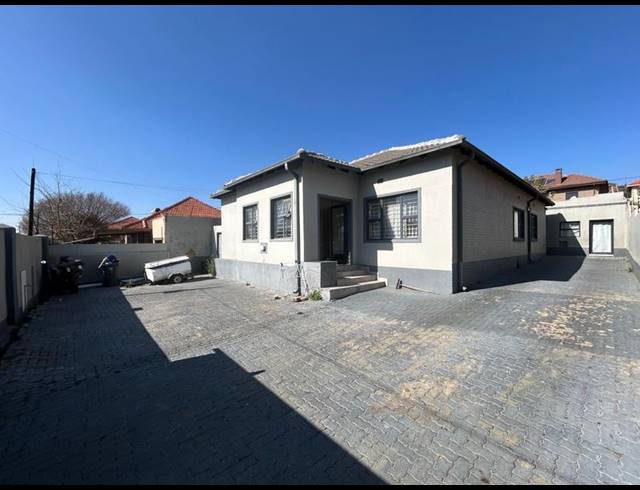 6 BEDROOM HOUSE FOR SALE IN ORANGE GROVE